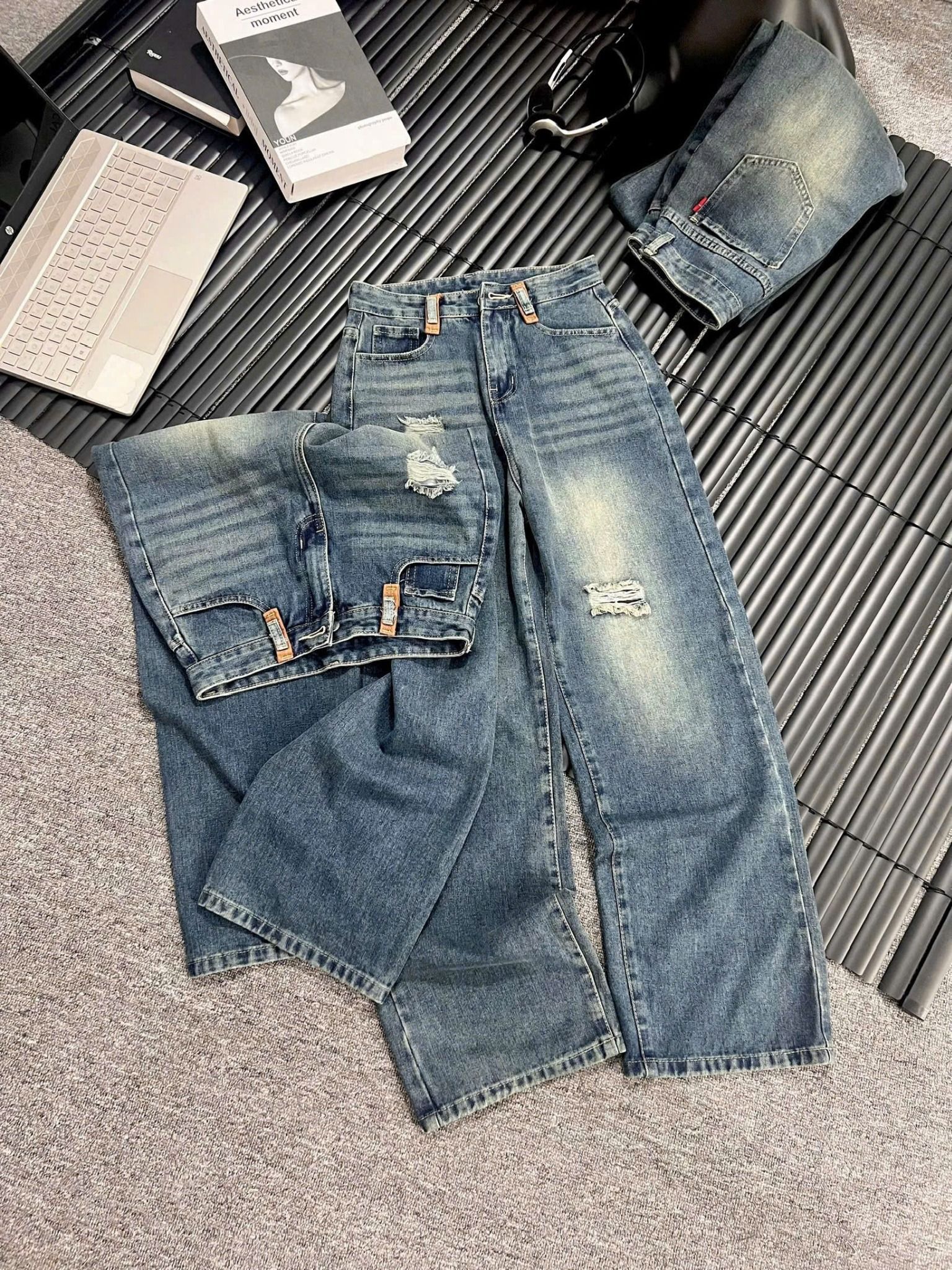  Quần jean ống suông wash bạc rách phối con đĩa kiểu dài 102cm - A225 (eo S<64, M<68, L<72) 
