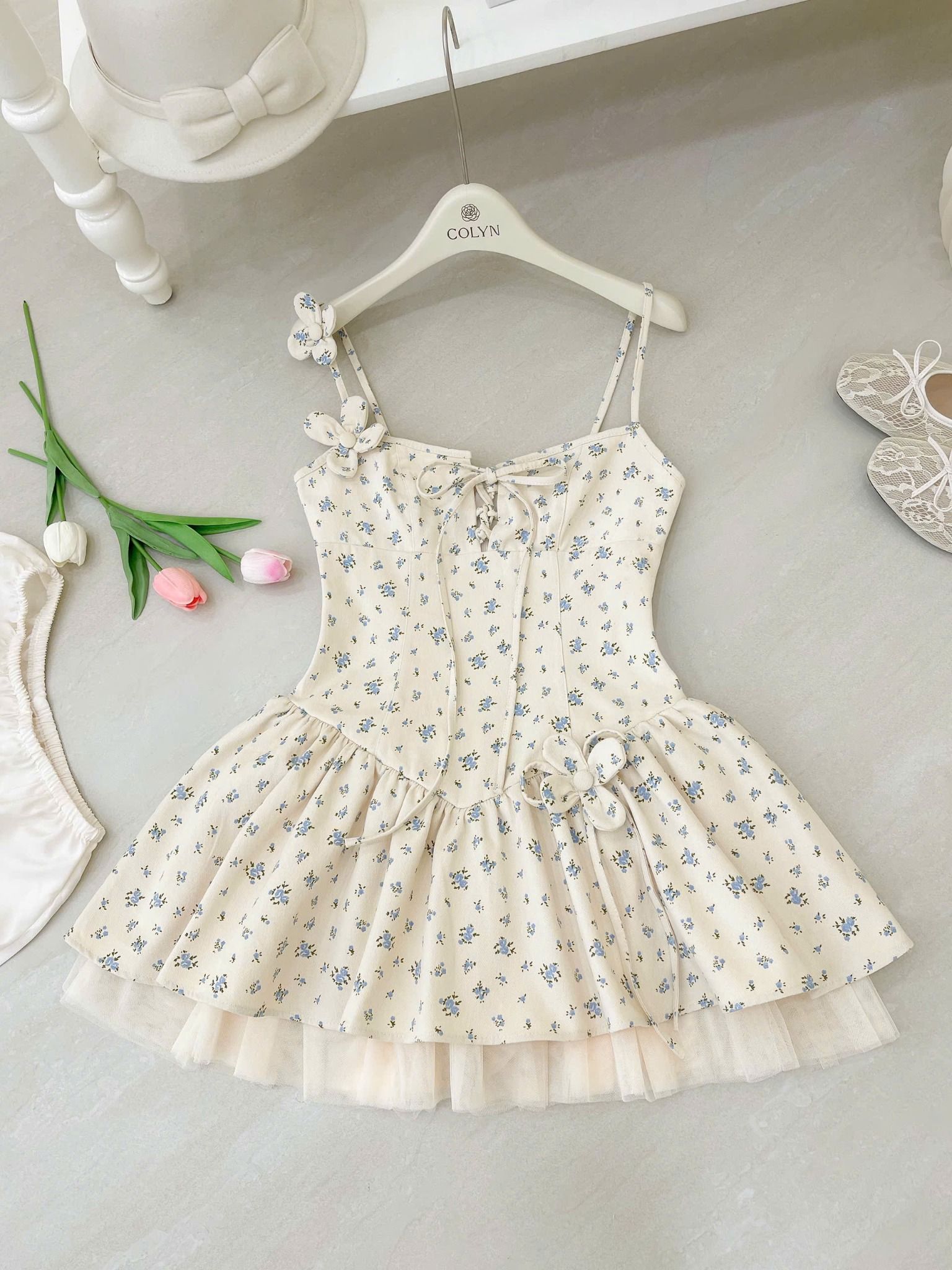  Đầm 2 dây đan ngực 2 tầng xòe đính hoa nổi họa tiết tiểu thư - D80 (eo S<68, M<72) 