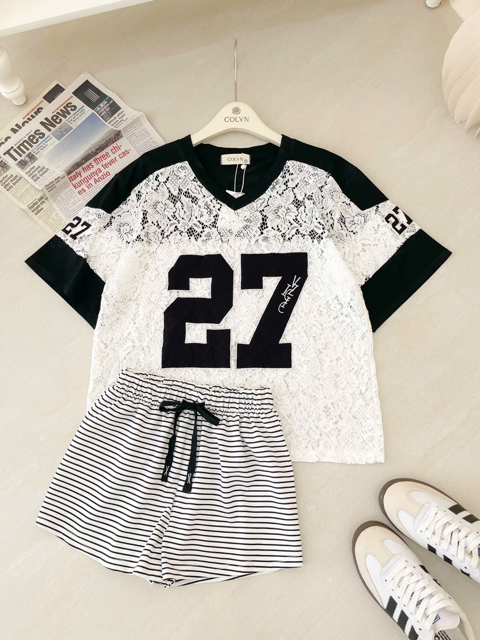  Set áo phông cổ v phối ren số 27 mix quần short kẻ lưng chun - A287 
