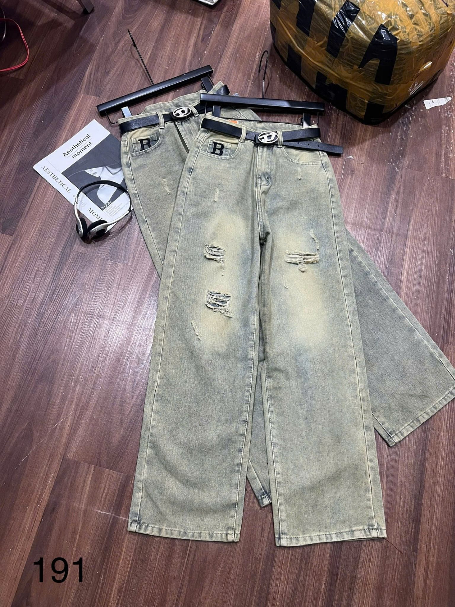  Quần jean ống suông rách nhẹ thêu chữ túi chữ B - A279 (eo S<64, M<68, L<72) 