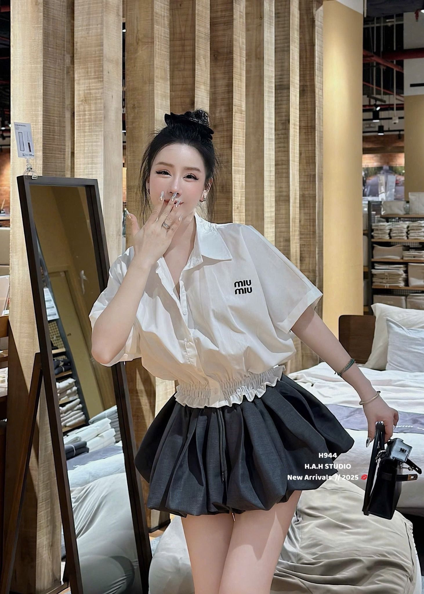  Set áo sơ mi MIUMIU bo chun mix chân váy bí bồng rút dây eo - TRẮNG - C99 