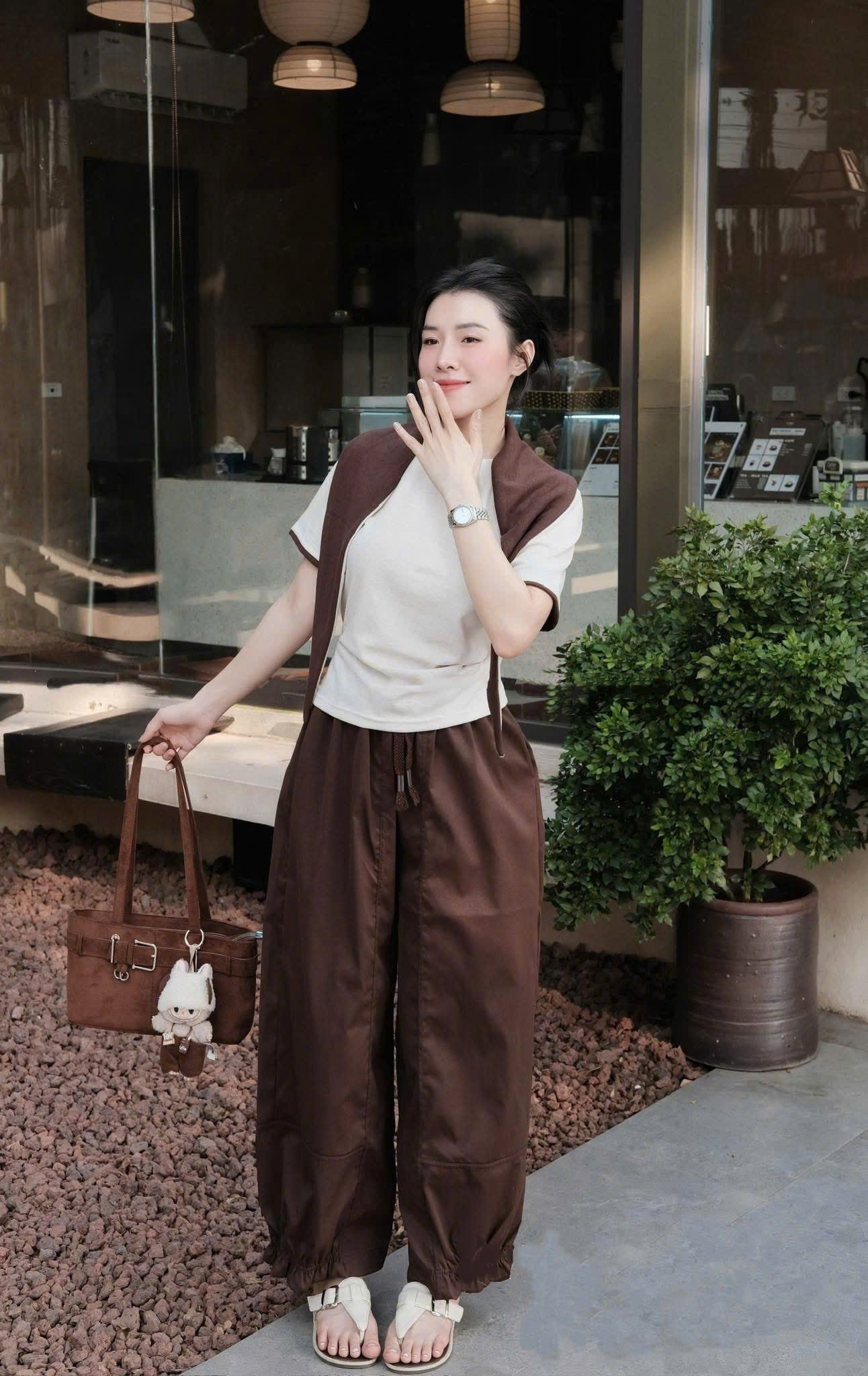  Set áo thun phối viền mix quần suông rút dây kèm khăn xịn xò - E54 