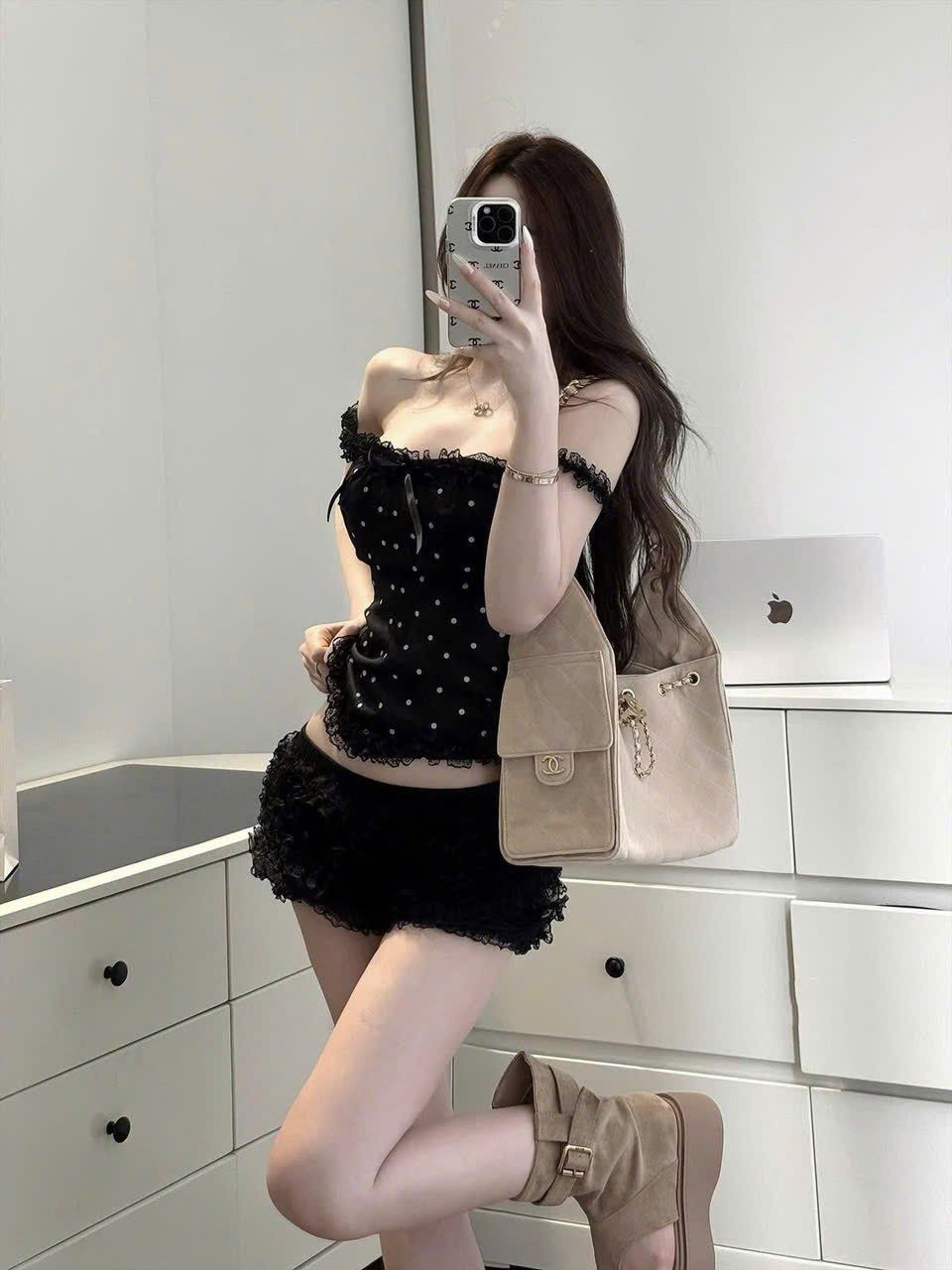  Set áo trễ vai phối dây ren chấm bi mix quần tầng ren ngắn - ĐEN - E62 (eo S<68, M<72) 