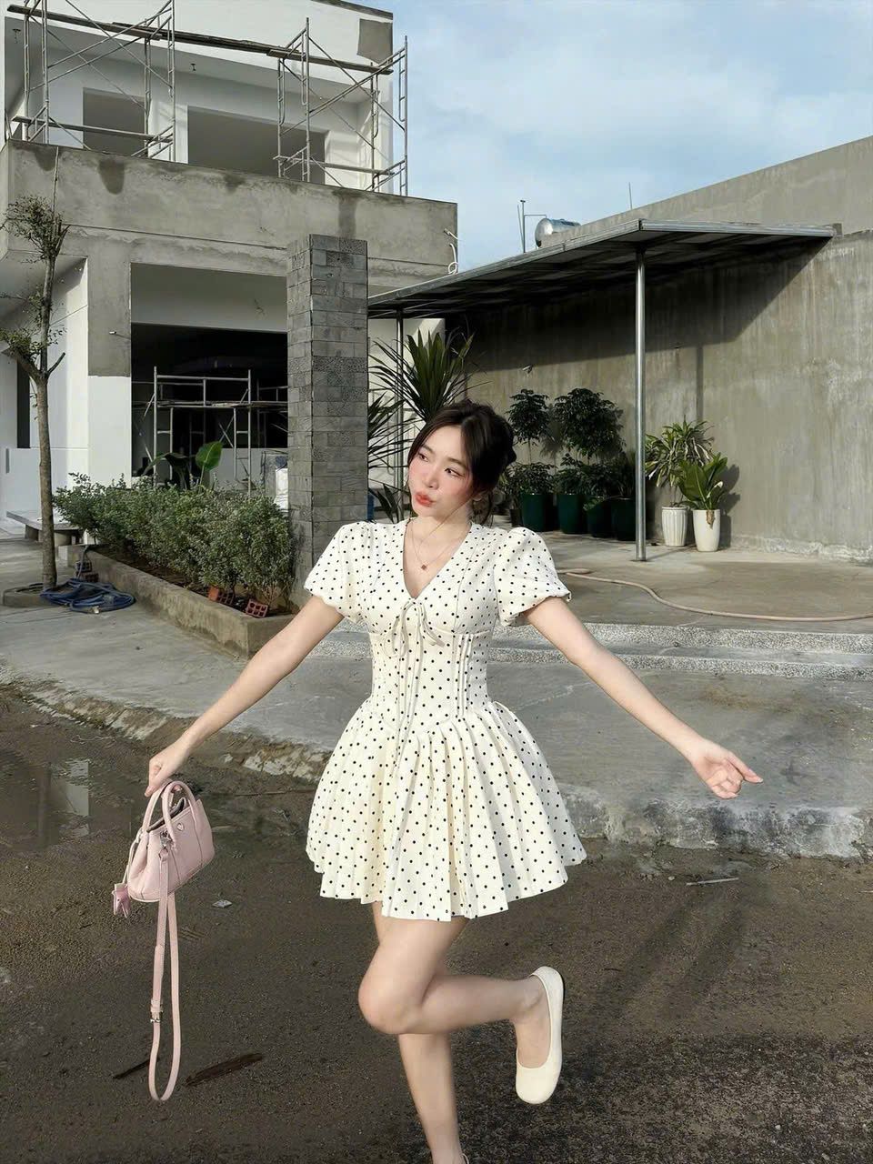  Đầm tay bồng cổ v đính nơ dáng xòe xếp li chấm bi tiểu thư - E69 (eo S<68, M<72) 