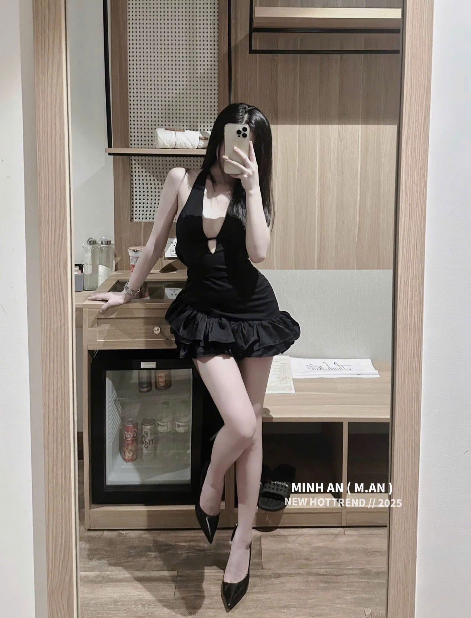  Đầm body cổ yếm hở ngực phối chân bèo siêu đẹp - E204 (eo S<68, M<72) 