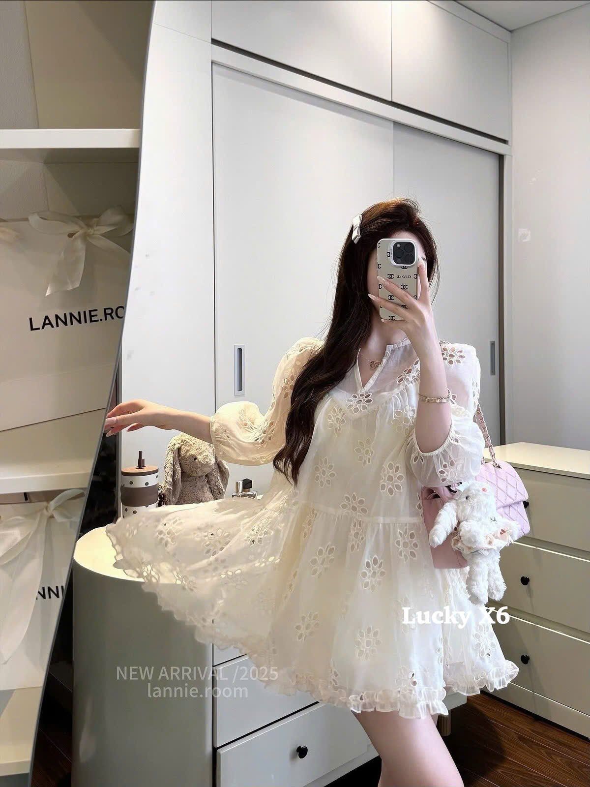  Váy tay bồng dài ren trắng dáng xòe hoa đục lỗ 2 lớp - E209 