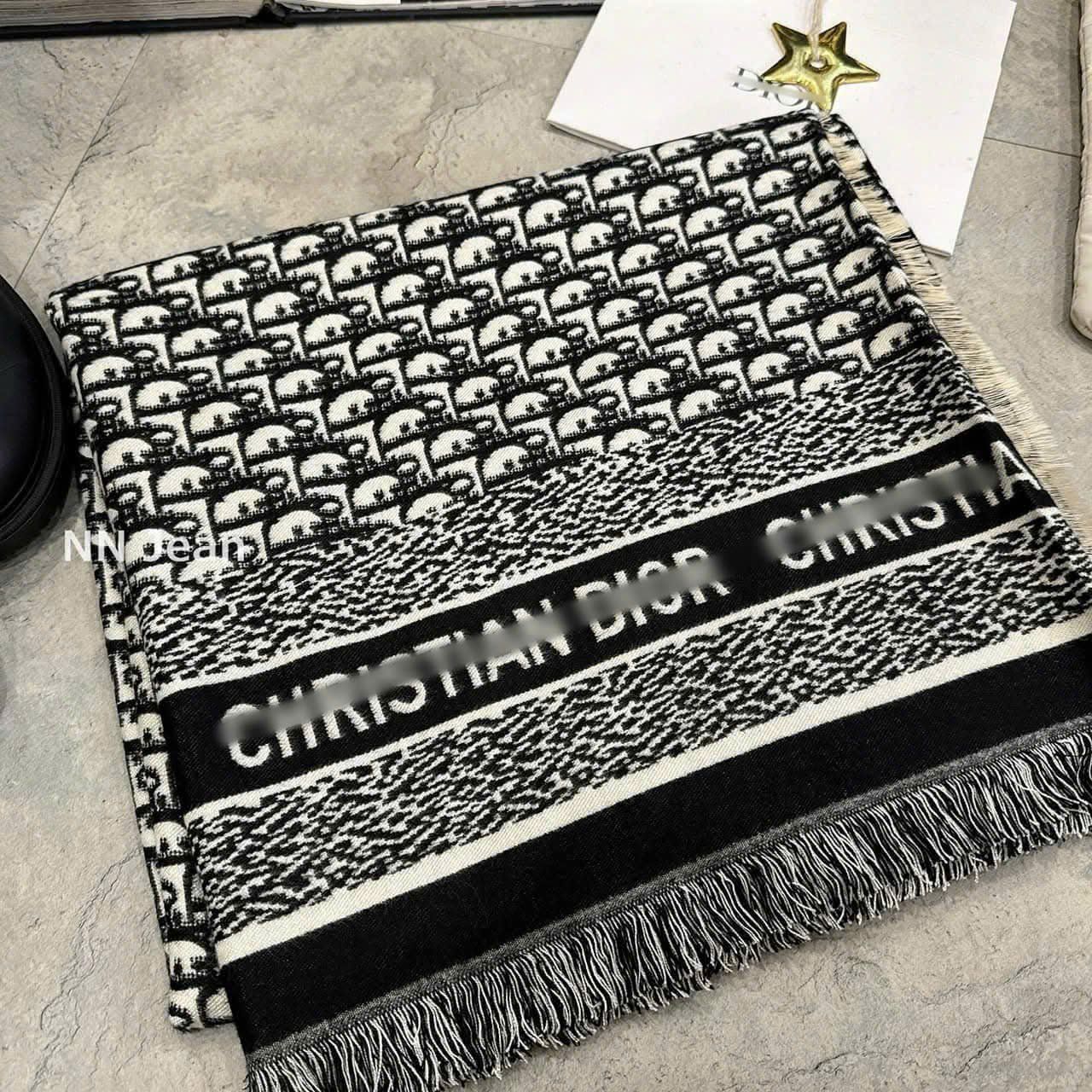  Khăn len Christian Dior chất dày dặn bao hot hit - E228 