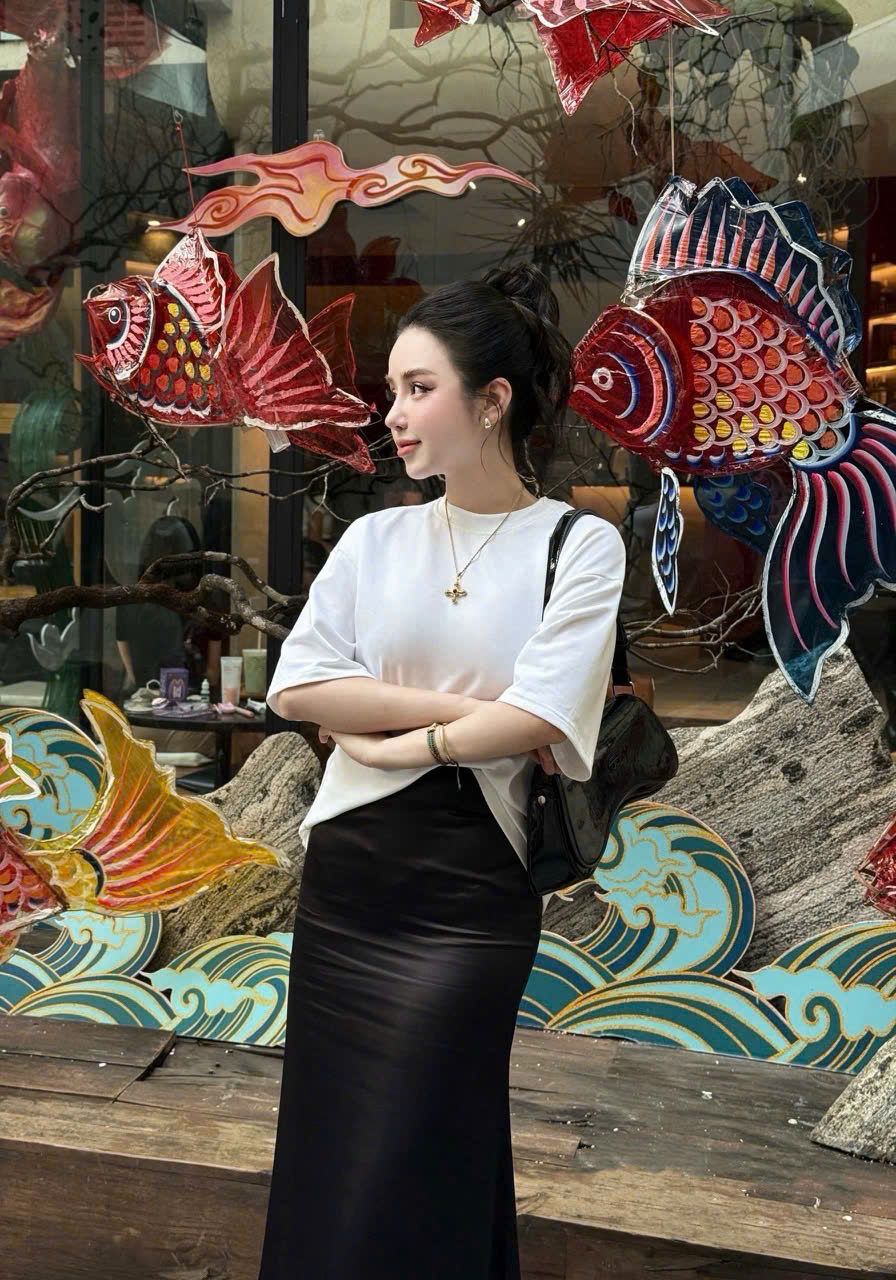  Set áo phông cổ tròn mix chân váy lụa đuôi cá xinh xĩu - E231 (EO S<68, M<72) 