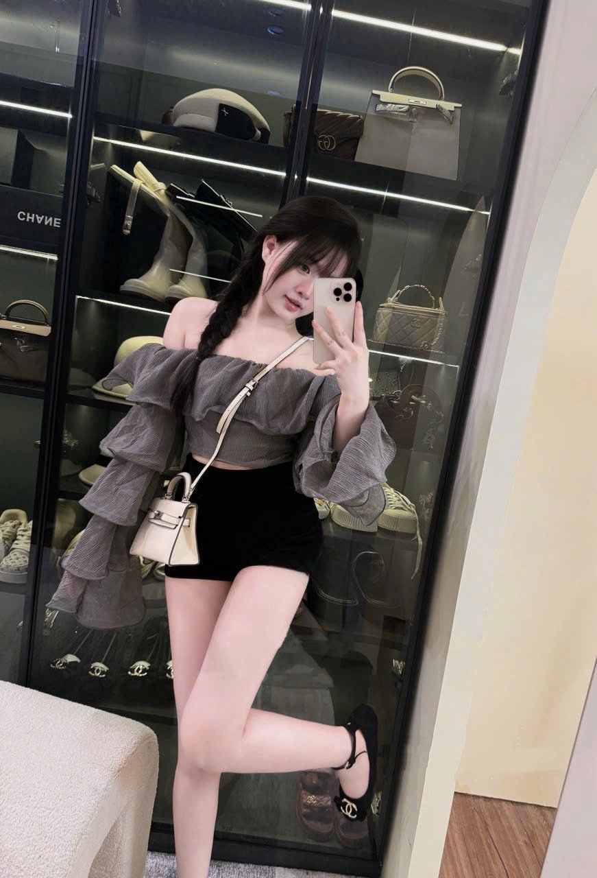  Set áo trễ vai tay dài tầng bèo mix quần short ngắn cạp cao - GHI - E263 (EO S<68, M<72) 