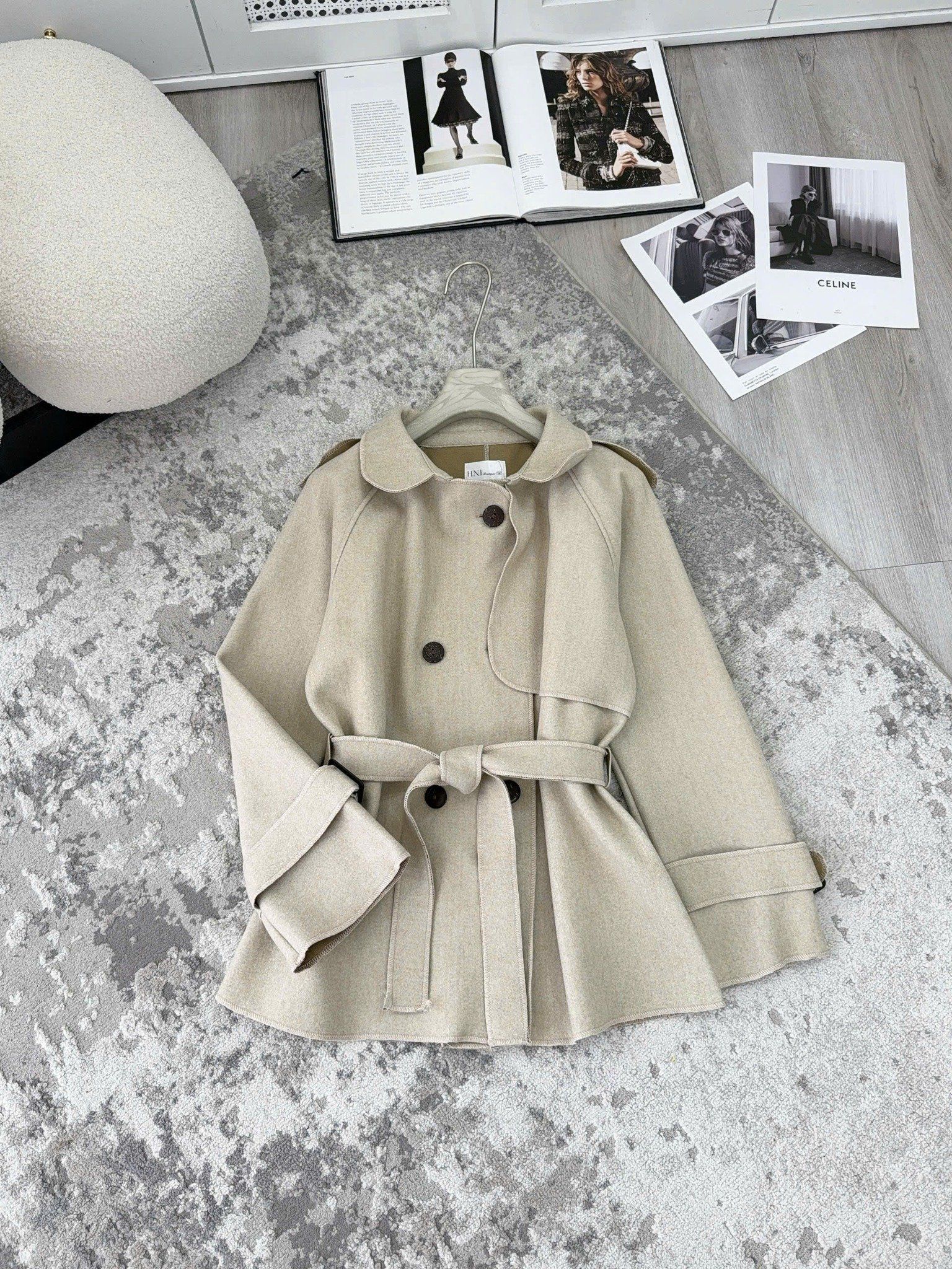  Áo khoác mangto cổ sen đính cúc gỗ kèm dây đai - BE - G12 