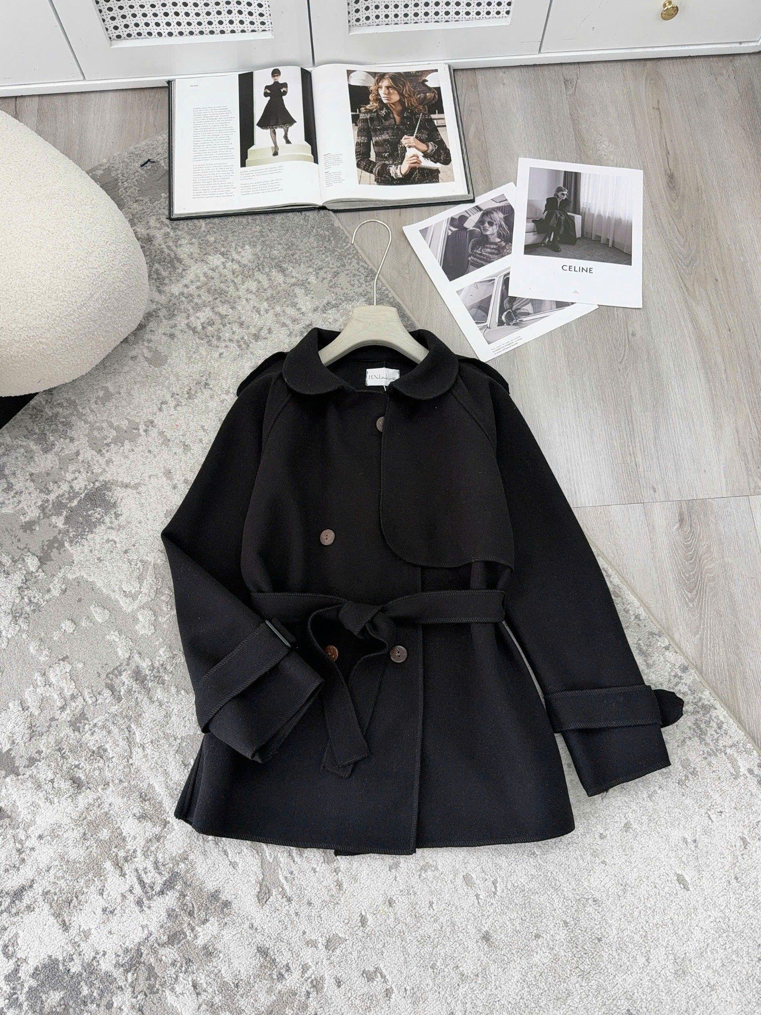  Áo khoác mangto cổ sen đính cúc gỗ kèm dây đai - ĐEN - G13 