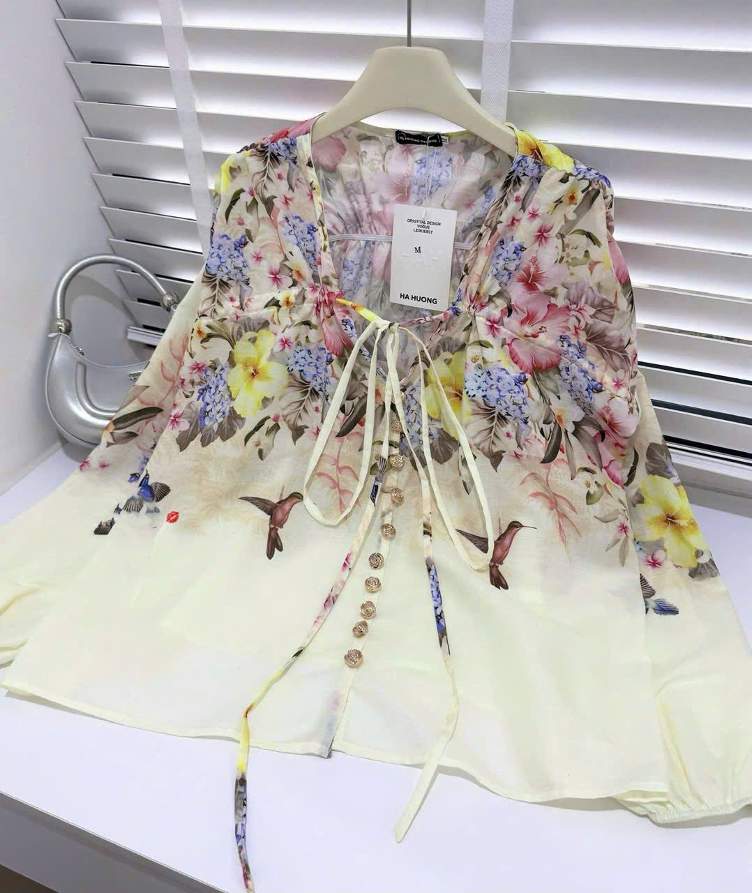  Áo tơ voan họa tiết hoa bướm cài nút cột dây form babydoll - G24 