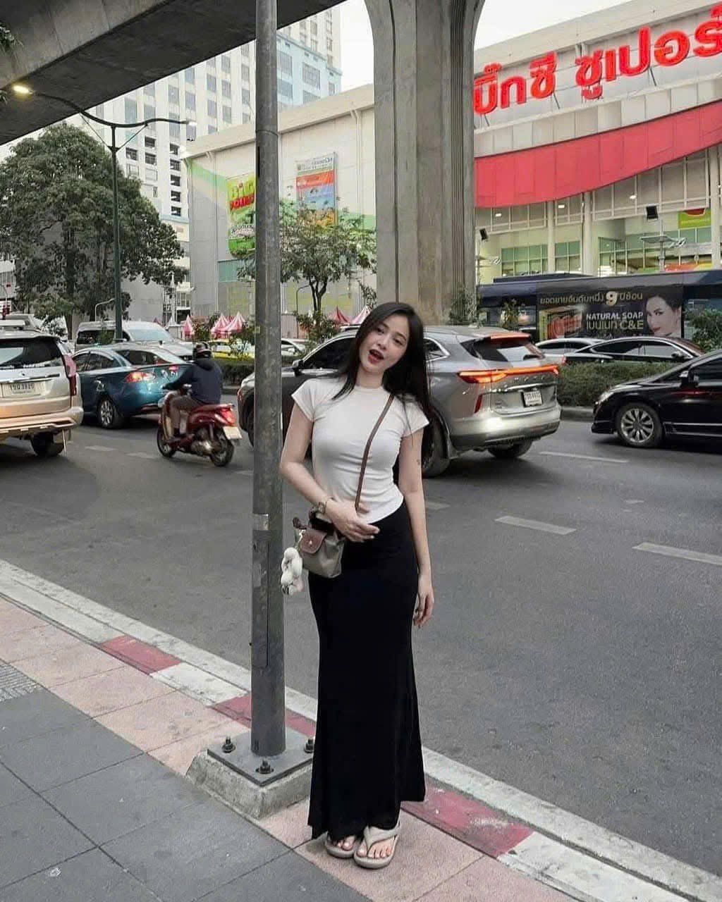  Chân váy đuôi cá chất mì nỉ khóa kéo sau dài 95cm - ĐEN - G44 