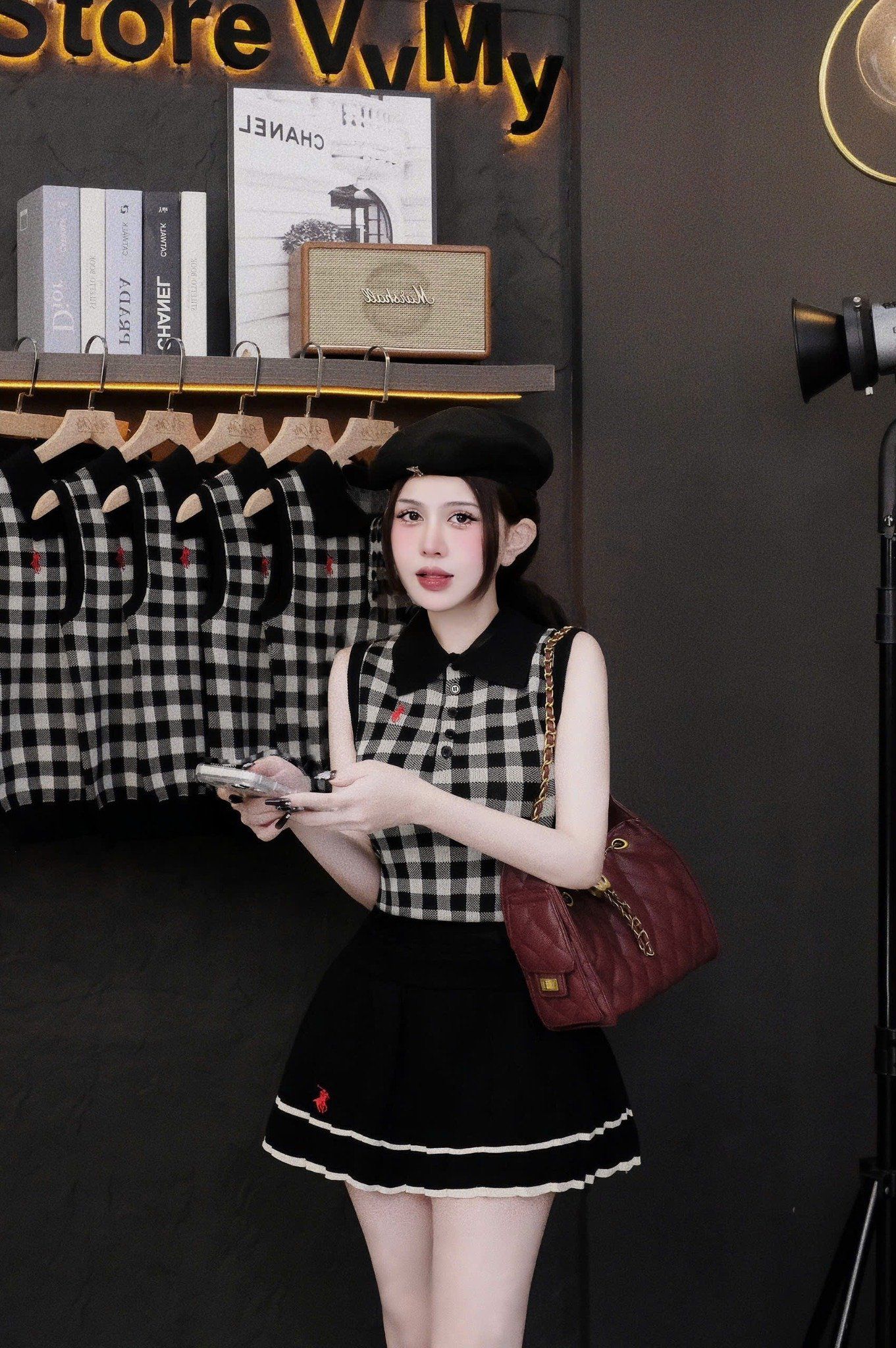  Set len áo sát nách cổ đức mix chân váy xếp li thêu ngựa - ĐEN - E133 