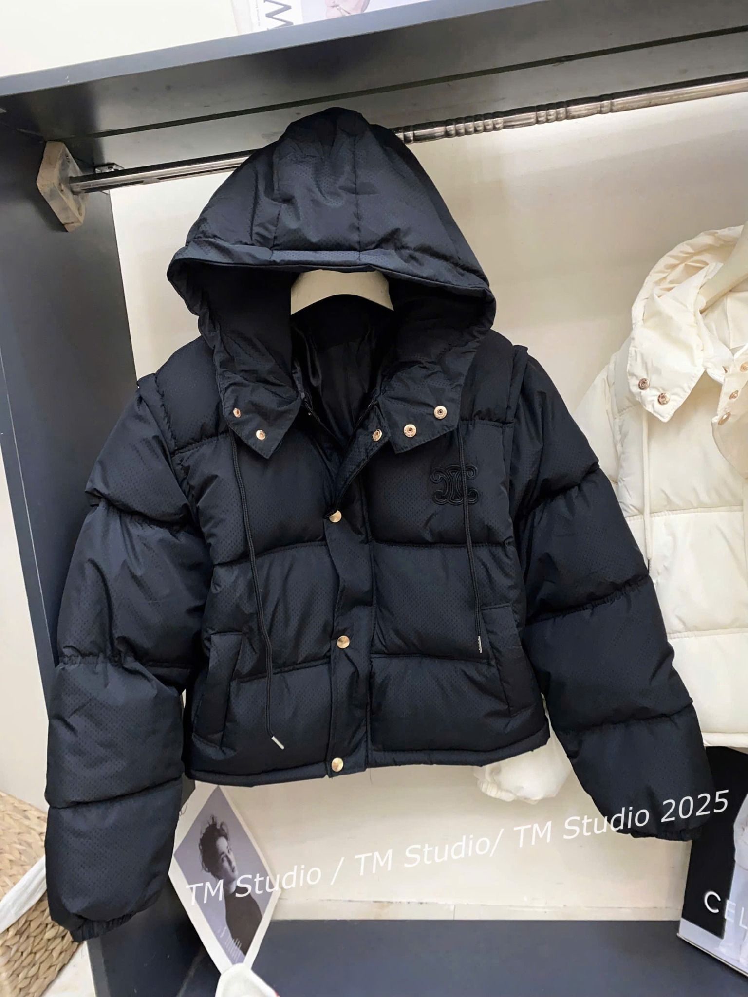  Áo khoác phao thêu dáng ngắn có mũ khóa kéo cúc bấm mẫu mới - ĐEN - G70 