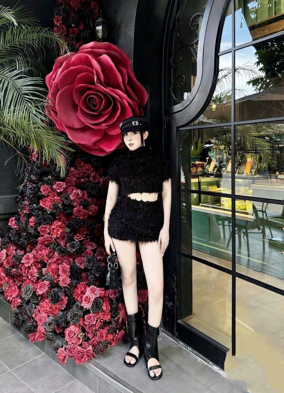  Set áo croptop tay ngắn mix chân váy dáng A đính lông siêu hot - G192 ( eo S<68, M<72 ) 