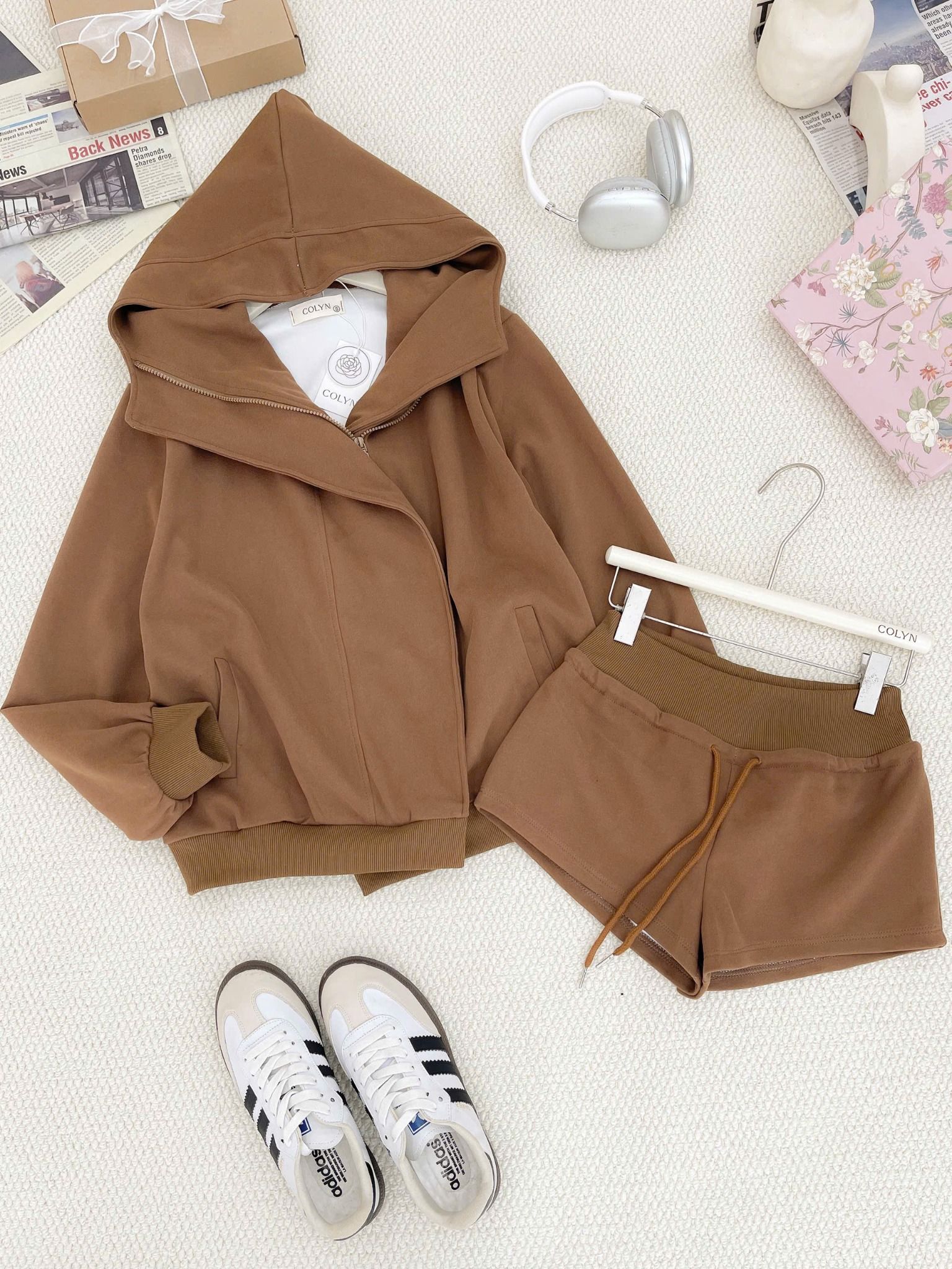  Set áo khoác có nón dây kéo đắp tà mix quần short ngắn lưng chun - NÂU - G219 