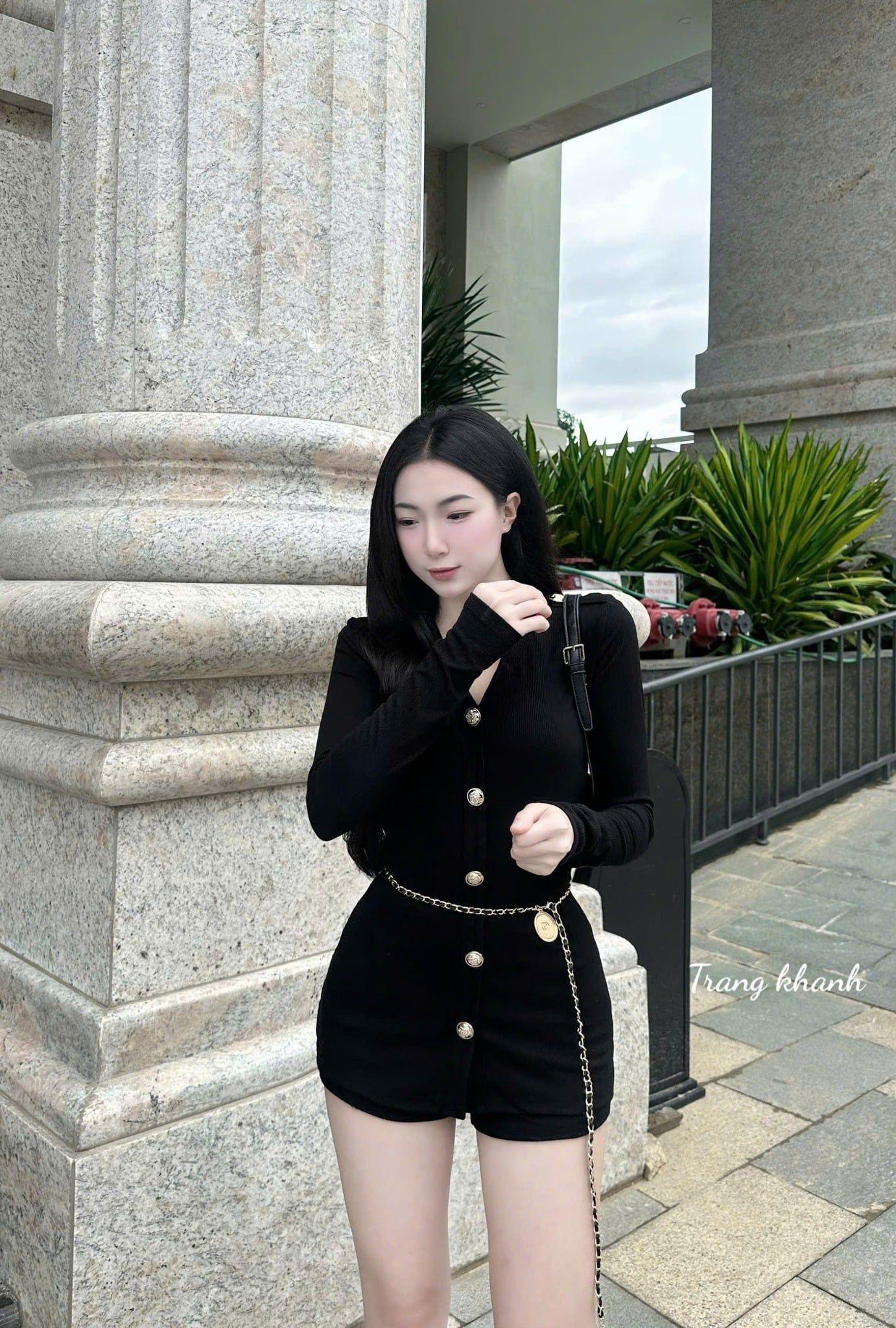  Set 2 món áo tay dài đính cúc kèm dây đai - ĐEN - G237 