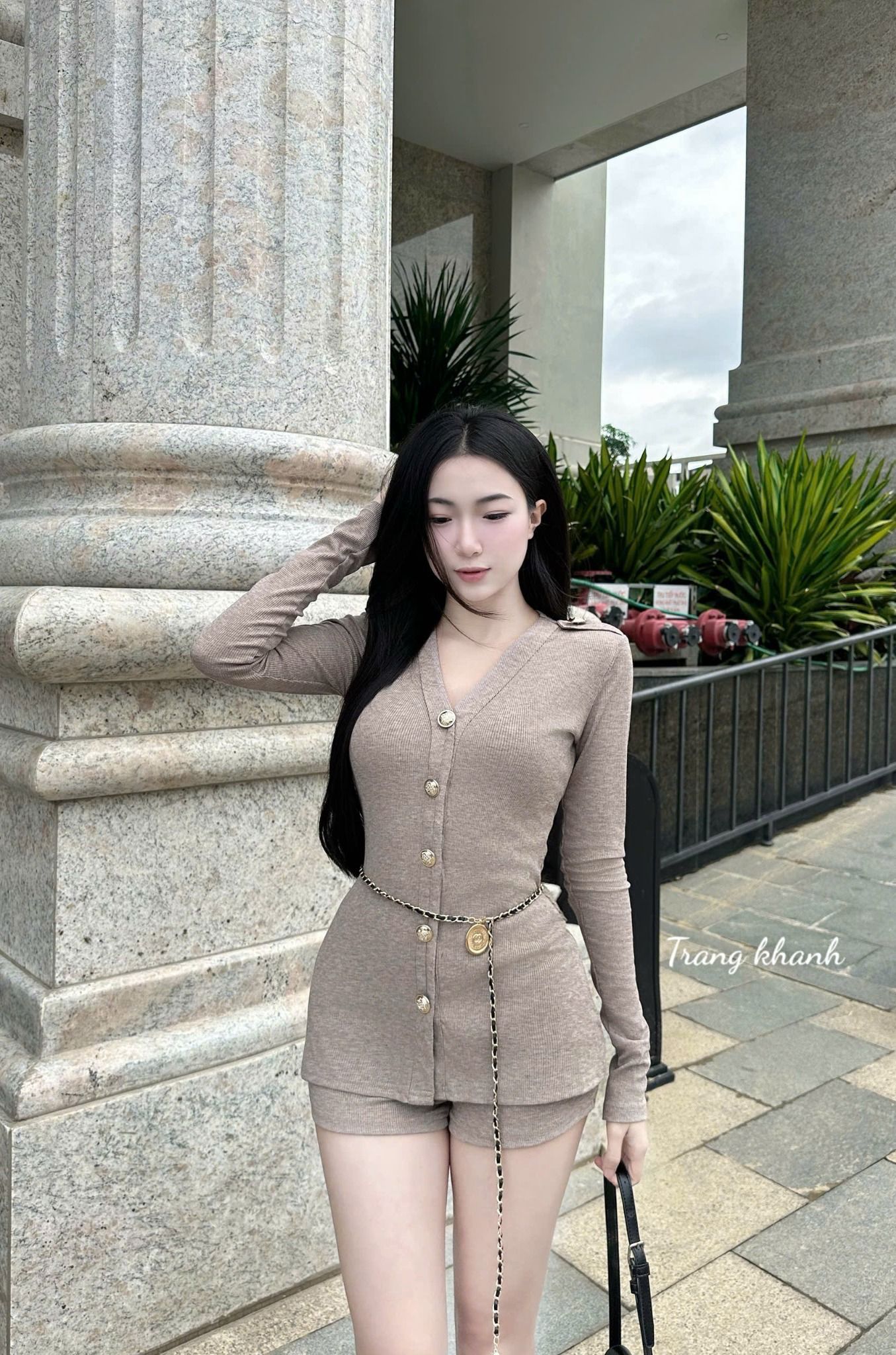  Set 2 món áo tay dài đính cúc kèm dây đai - BE - G236 