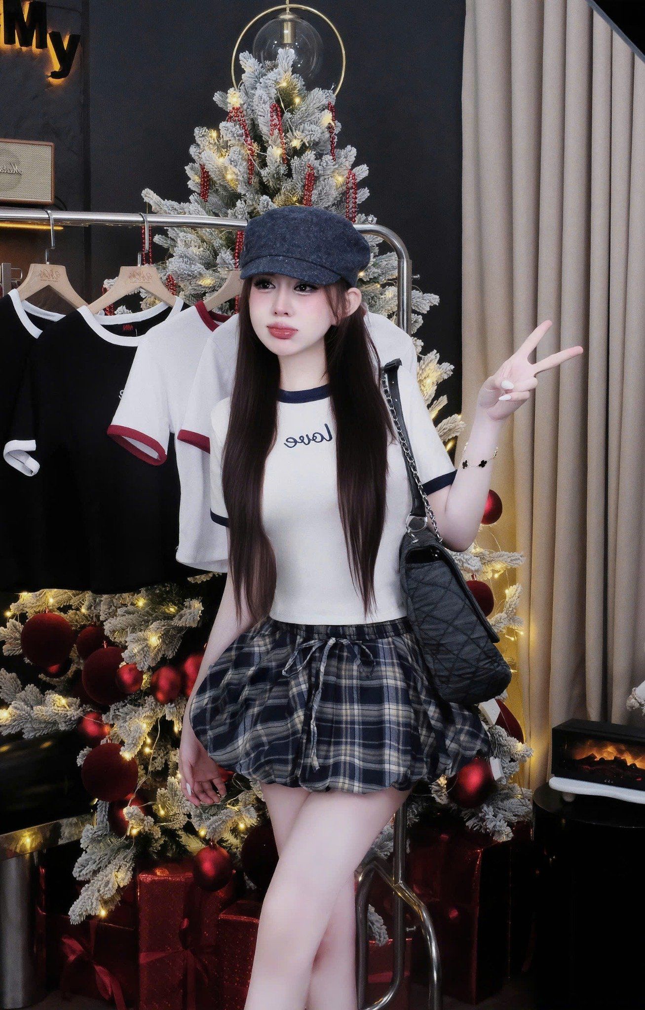  Set áo cổ tròn viền in chữ LOVE mix chân váy bí caro - TRẮNG - B17 