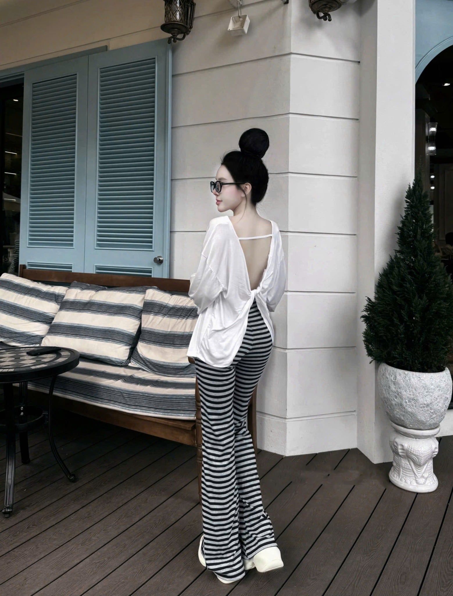  Set áo tay dài form rộng hở lưng kiểu mix quần suông ống loe kẻ - TRẮNG - G241 