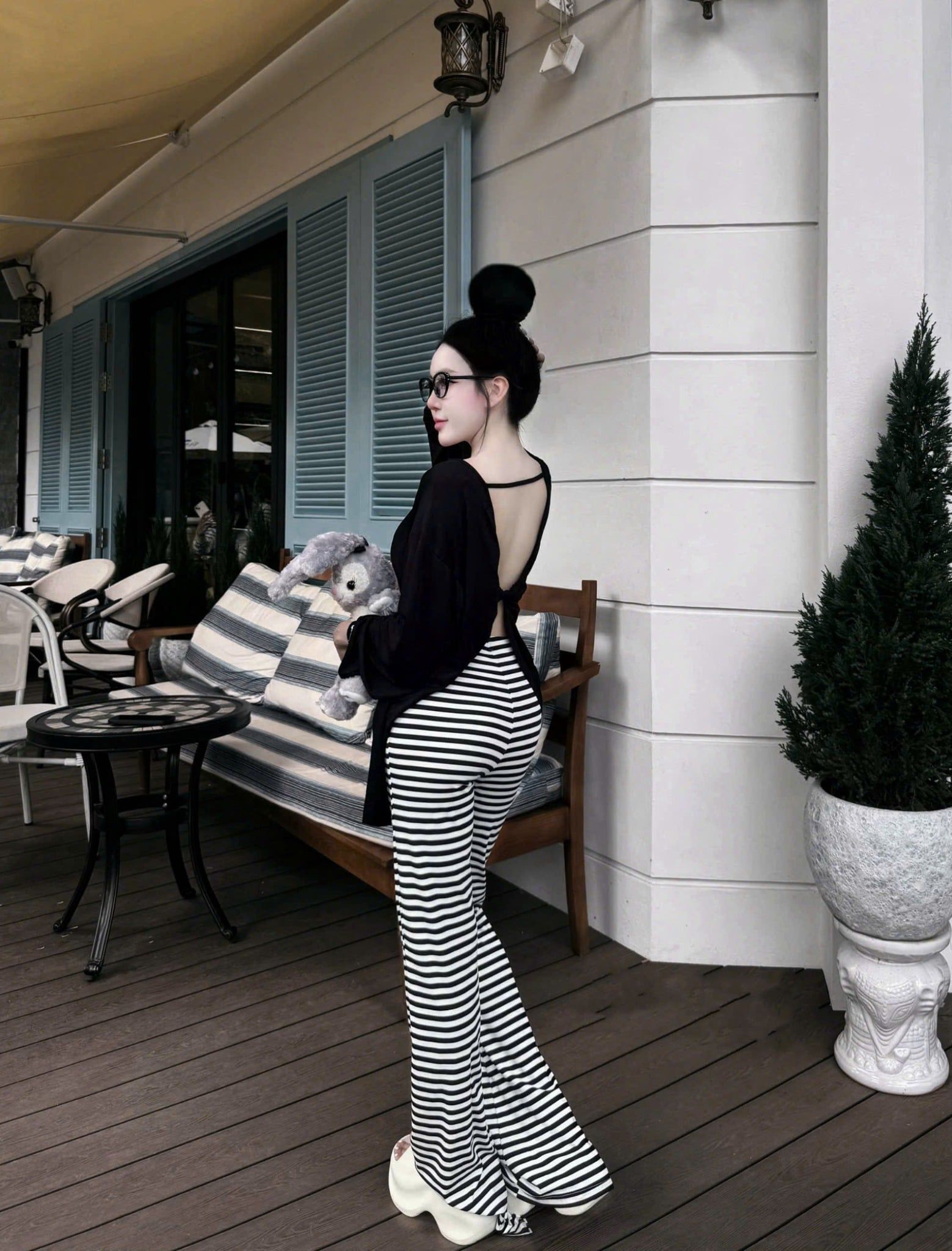  Set áo tay dài form rộng hở lưng kiểu mix quần suông ống loe kẻ - ĐEN - G240 