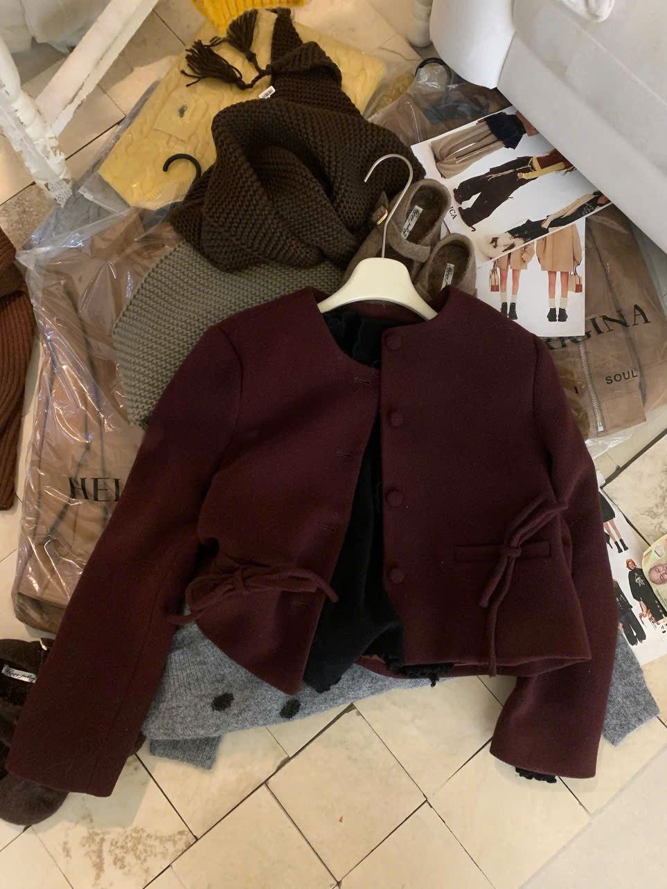  Áo khoác dạ cổ tròn cúc bọc đính nơ túi tiểu thư - ĐỎ - C69 