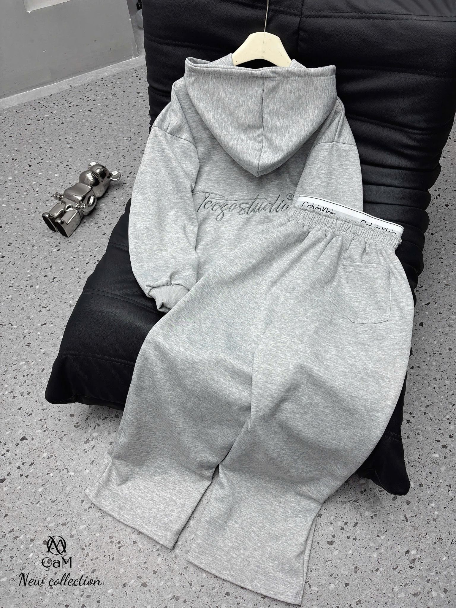  Set 2 món áo khoác thêu chữ mix quần suông phối cạp CK lưng chun - G243 (S<53KG, M<58KG) 