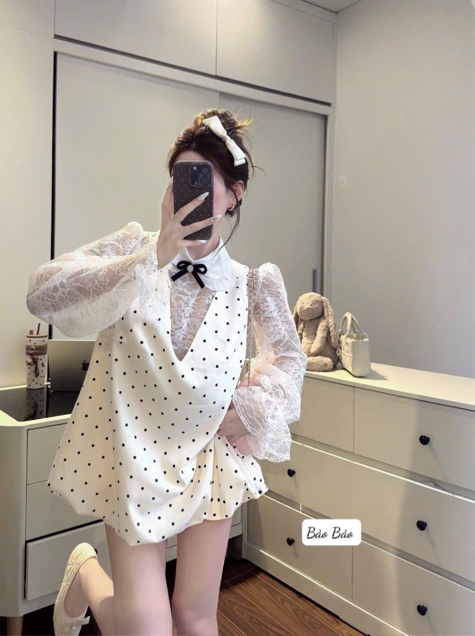  ( GIÁ GỐC 359 SALE 279 )  Set 2 món áo sơ mi tay dài loe mix váy chấm bi yếm dáng ngắn - KEM - C143 