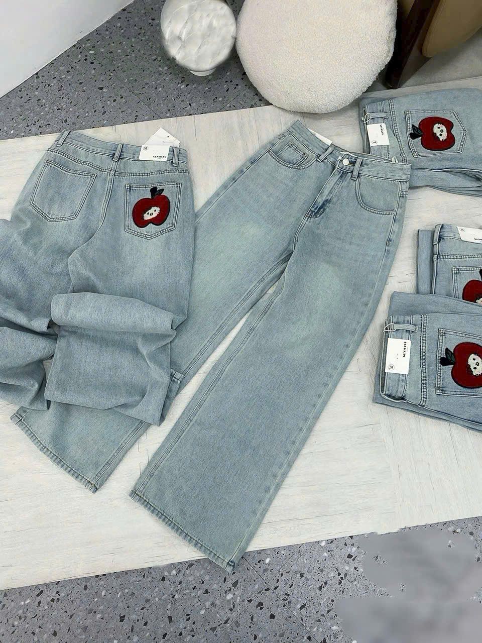  Quần jean dài ống suông thêu trái táo dài 103cm - C194 (eo S<64, M<68, L<72) 