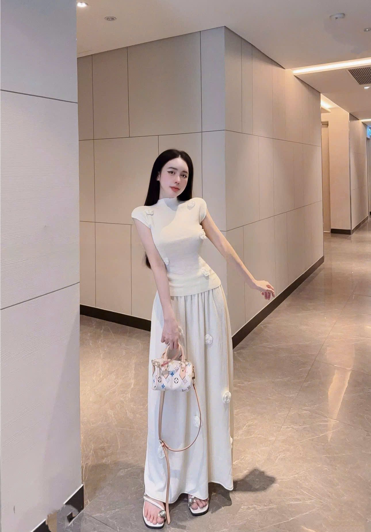  Set áo tay hến cổ cao đính hoa mix chân váy dài - KEM - C240 