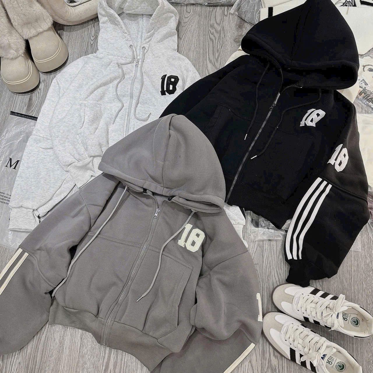  Áo khoác form ngắn thêu số 10 phối sọc - ĐEN - C247 