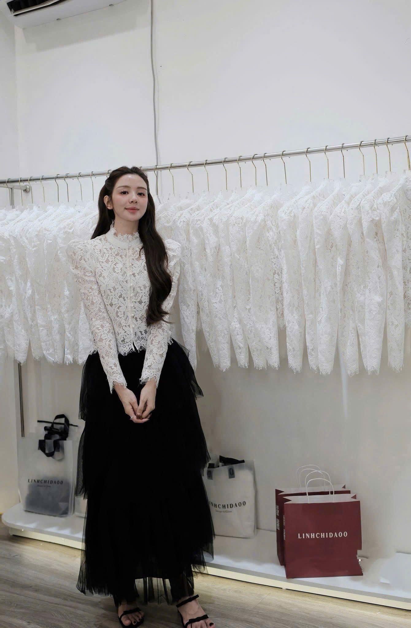  (379K GỐC SALE 339K) Set thiết kế áo ren tay dài mix chân váy dáng dài tầng hàng cao cấp - C246 (EO S<68, M<72) 