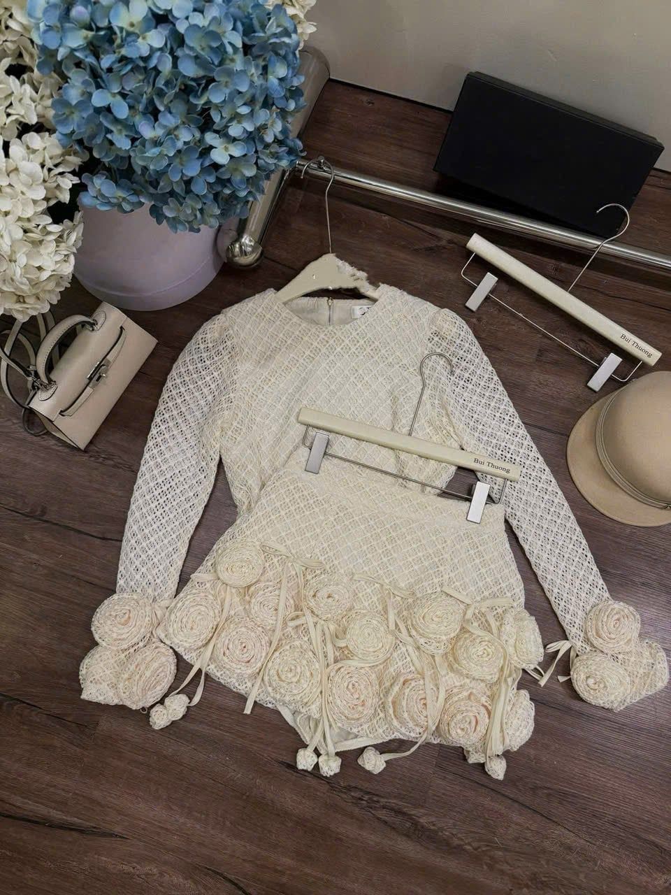  (GỐC 389K SALE 309K) Set ren lưới áo tay dài đính hoa mix chân váy ngắn đính hoa nổi - R20 (eo S<68, M<72) 