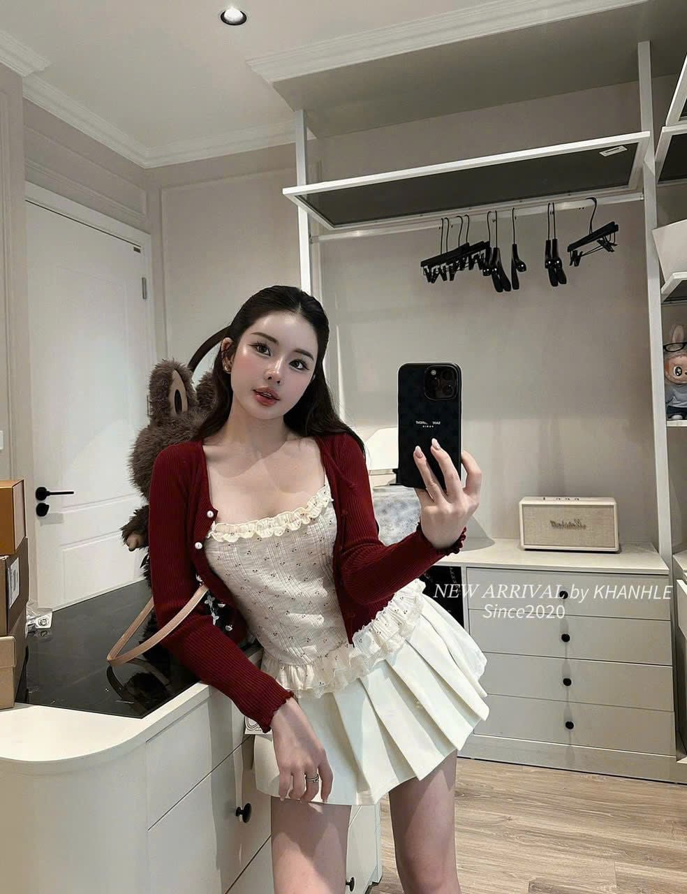  Set 3 món áo 2s viền bèo mix chân váy xếp li kèm cardigan đỏ - R32 (eo S<68, M<72) 