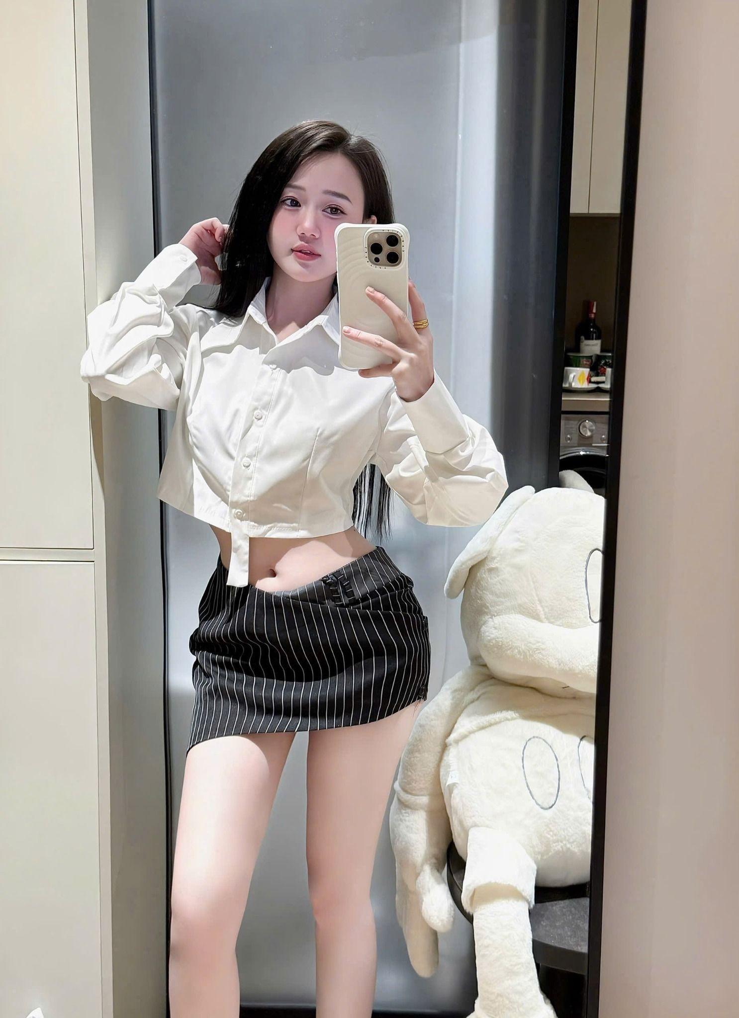  Set áo sơ mi croptop mix chân váy kẻ đắp chéo đính nút - TRẮNG - R77 (eo S<68, M<72) 