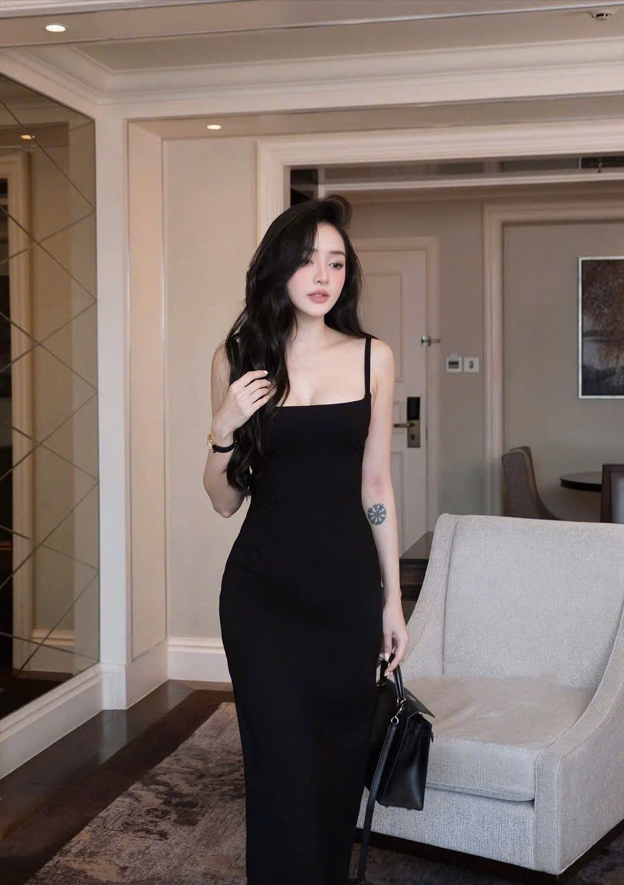  Váy body cổ u dáng dài xẻ tà tôn dáng - ĐEN - R92 (EO S<68, M<72) 