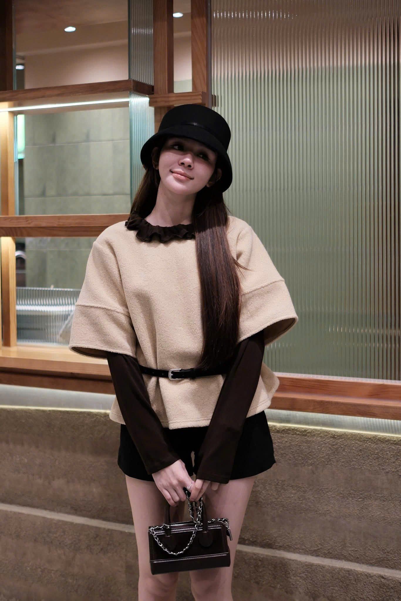  ( 339k tặng về giá 379k ) SET 4MON áo tay dài cổ bèo + áo form rộng ép dạ mix quần short kèm nịt - R153 ( EO S<68, M<72 ) 