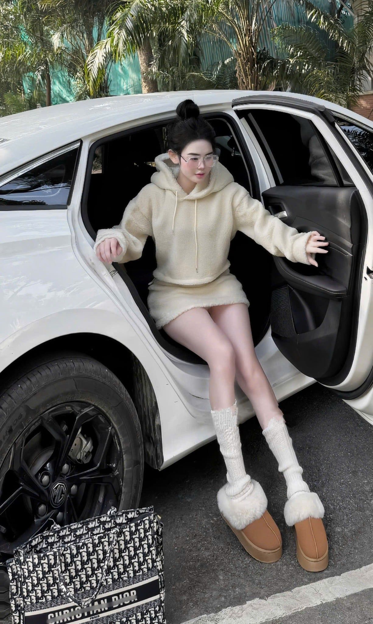  Set lông áo tay dài nón form croptop mix chân váy A - KEM - R179 