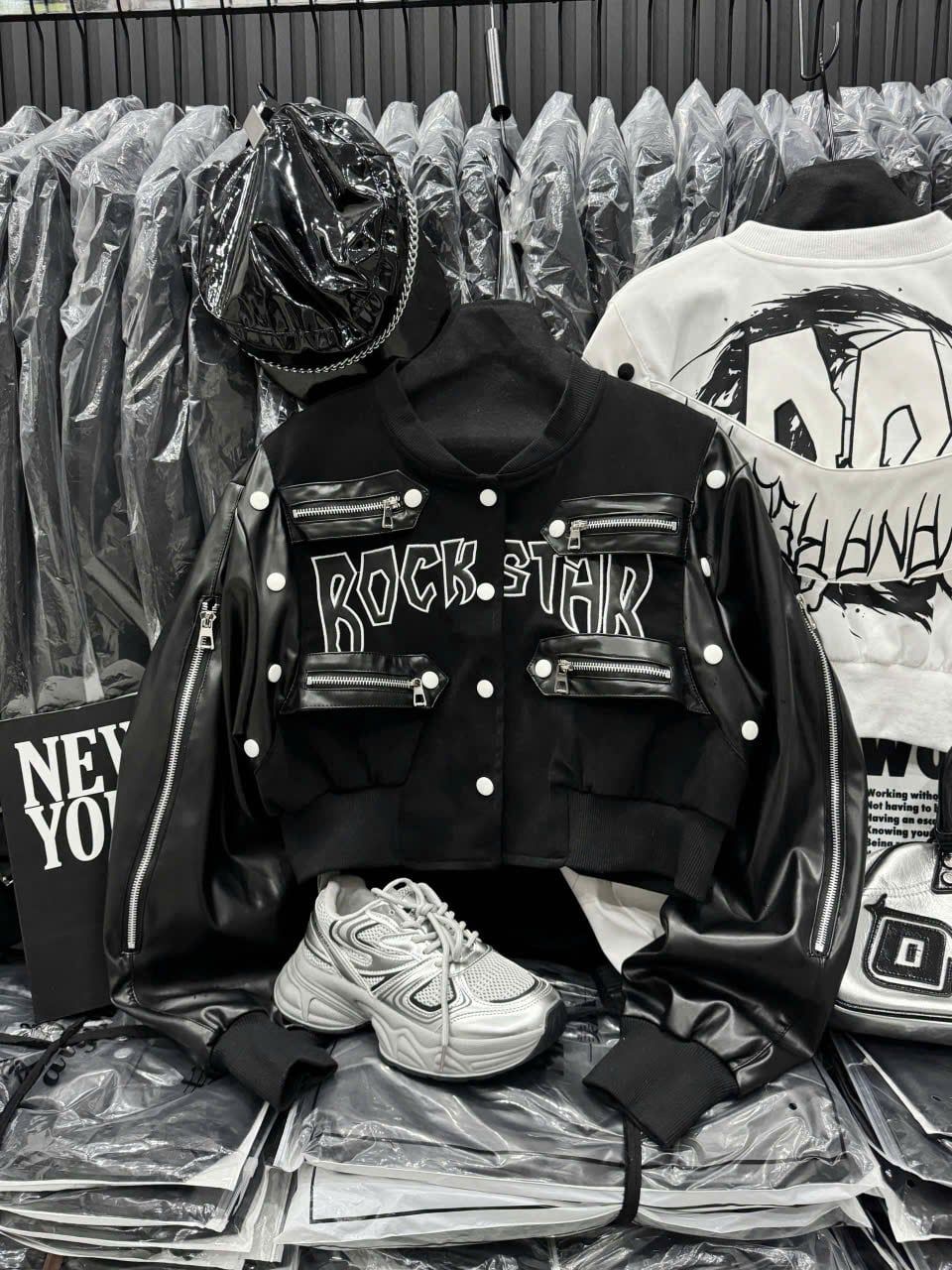  Áo khoác da dây kéo thêu chữ phong cách cá tính - ĐEN - H17 ( 46cm , S<52KG, M<58KG ) 