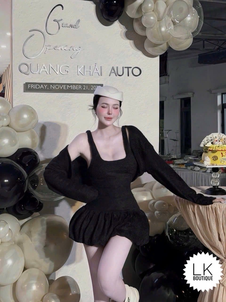  Đầm len lông cổ u dáng bí kèm choàng ngắn - ĐEN - R182 