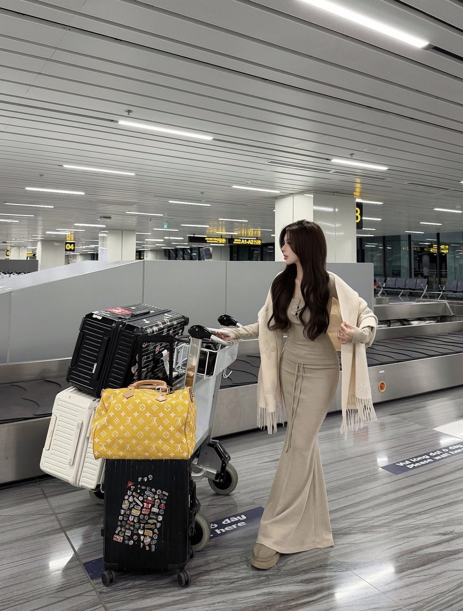  Set len áo tay dài cổ tròn mix chân váy đuôi cá dáng dài MPB  - R206 