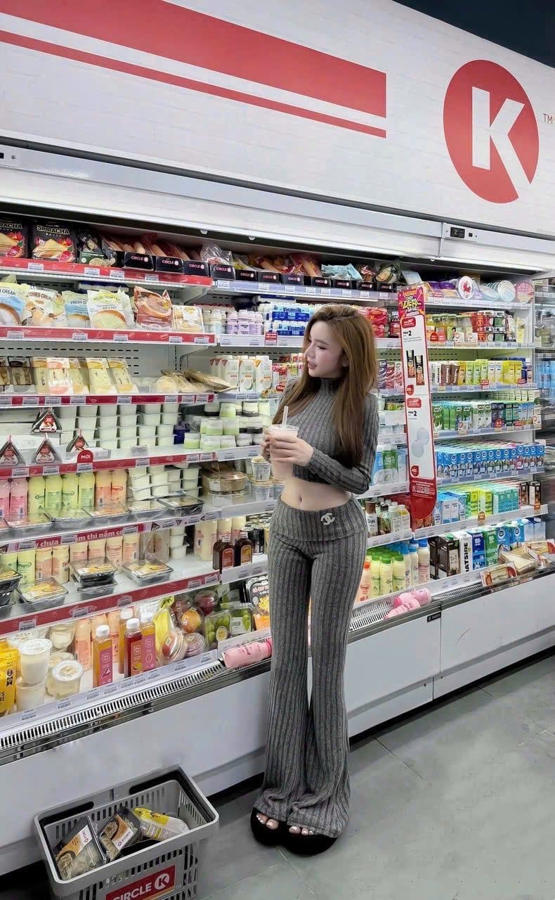  ( 269K TẶNG 209K ) Set áo croptop mix quần ống loe kèm tag - R233 