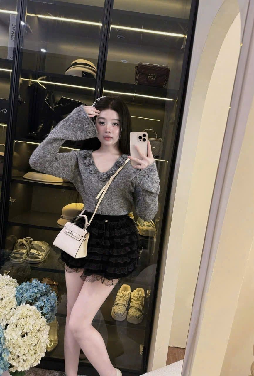  Áo len cổ v đính hoa nổi tay loe chất đẹp - XÁM - R257 (HÀNG SALE LỖ KO ĐỔI TRẢ DƯỚI MỌI HÌNH THỨC) 