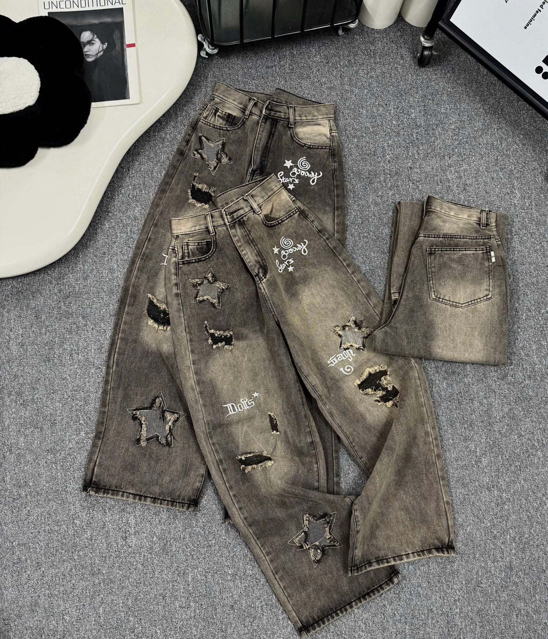  Quần jean ống suông rách ngôi sao pha kiểu họa tiết chữ - R260 (EO S<64, M<68, L<72) - DÀI 103CM 