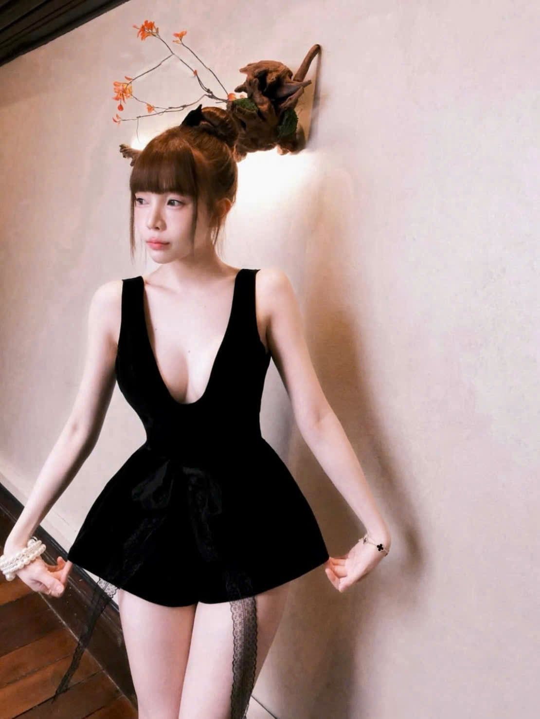  Jum nhung sát nách cổ V xẻ sâu phối nơ ren dáng ngắn tiểu thư - Z74 (EO S<68, M<72) 