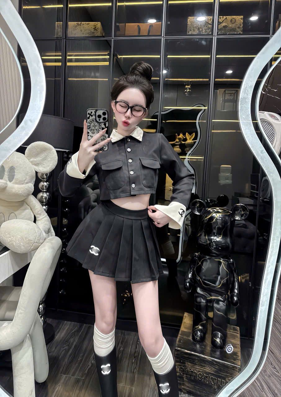  Set áo tay dài cổ đức đính cúc túi hộp mix chân vá xếp li - ĐEN - R291 (EO S<68, M<72) 