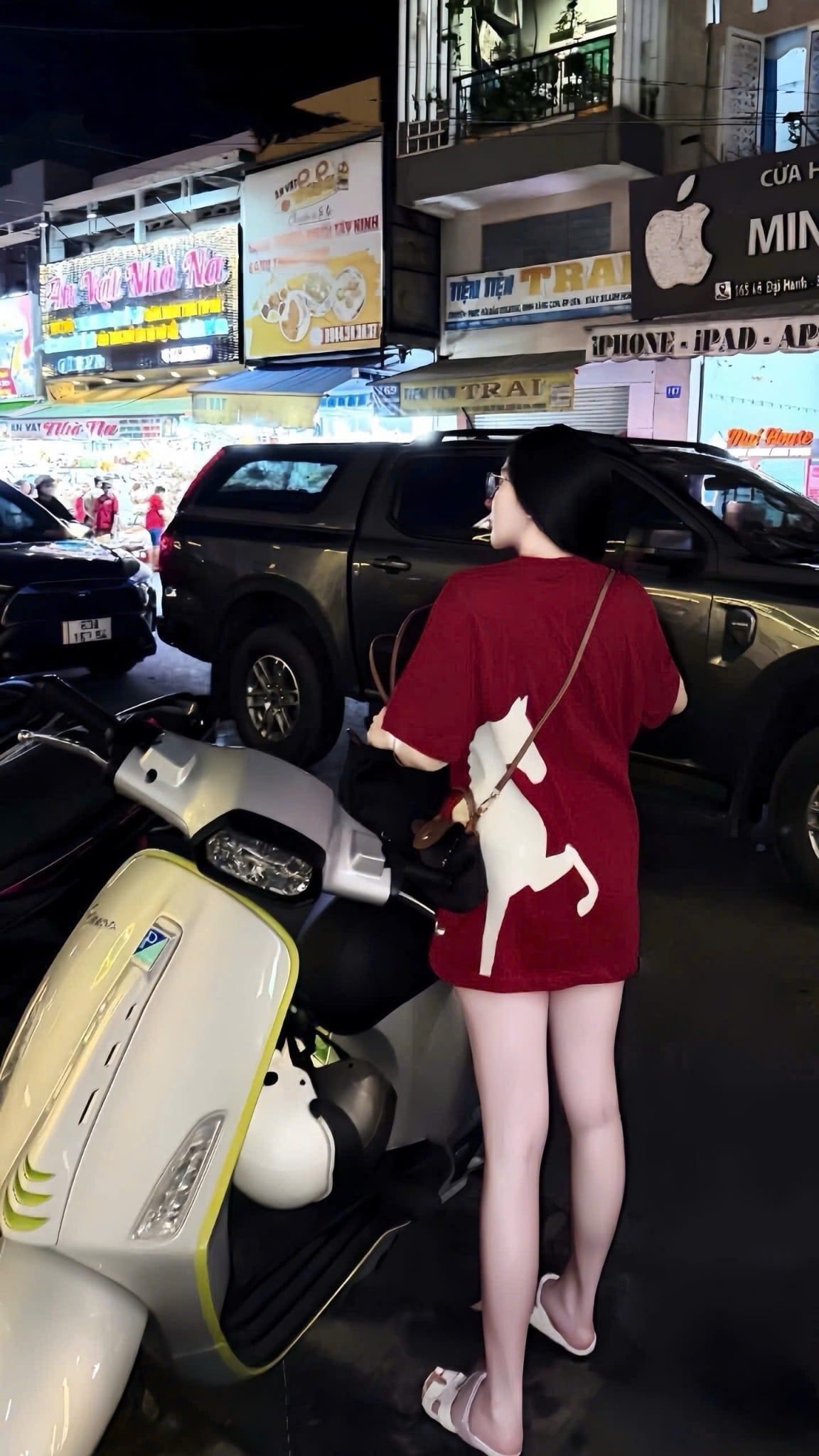  Áo thun form rộng in hình ngựa - ĐỎ - S159 