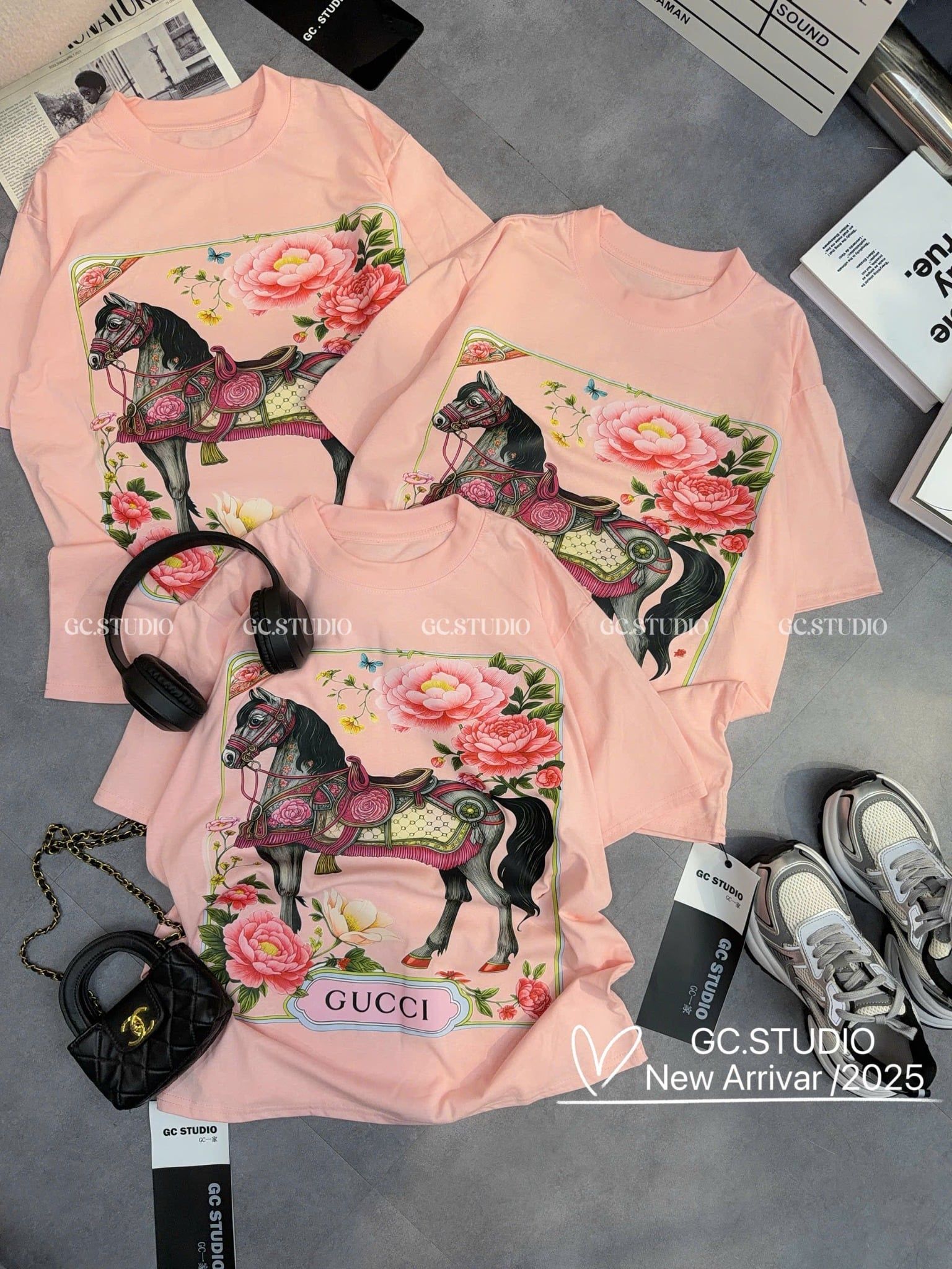  Áo thun form rộng hình họa tiết ngựa hoa sắc màu - HỒNG - S174 