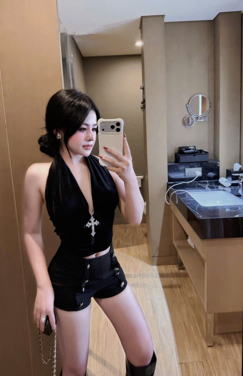  Set áo yếm nhung mix quần short đính cúc đồng - E18 (EO S<68, M<72) 